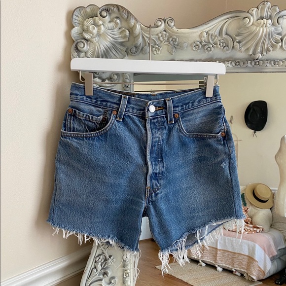 levi's 501 high rise shorts with raw edge